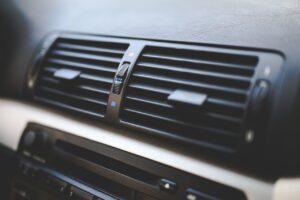 Dbamy o klimatyzacje – serwis samochodowy. Auto serwis – nabijanie klimatyzacji Szczecin